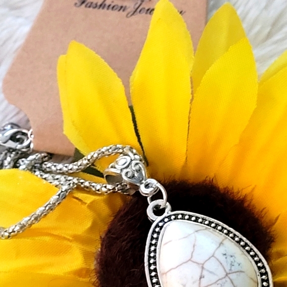 Necklace white stone - Picture 2 of 10